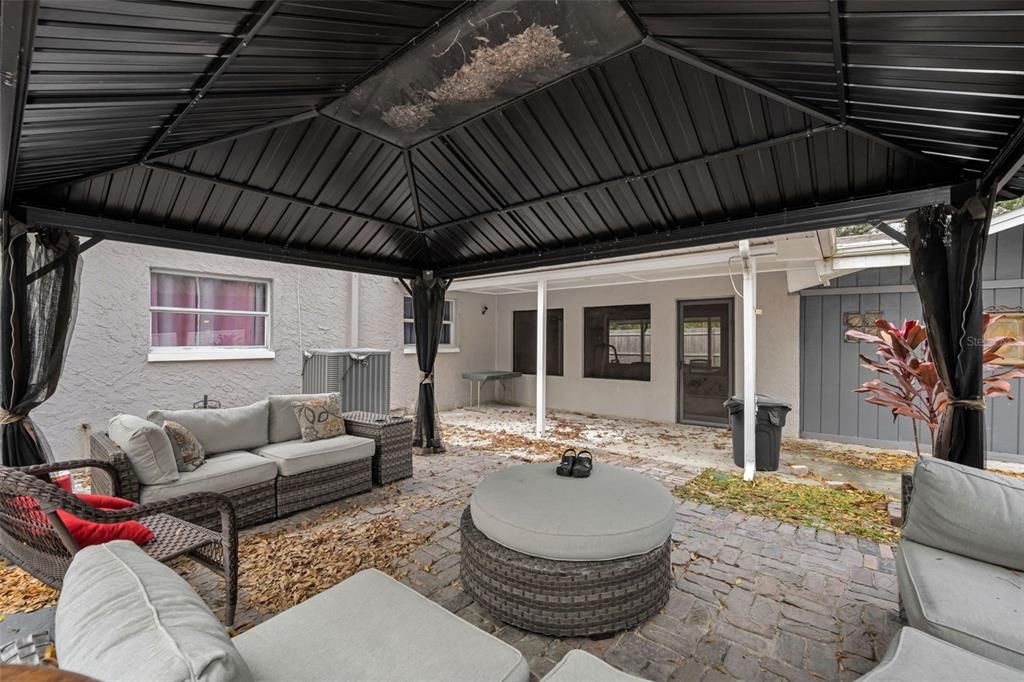 For Sale: $499,900 (5 beds, 2 baths, 2340 Square Feet)