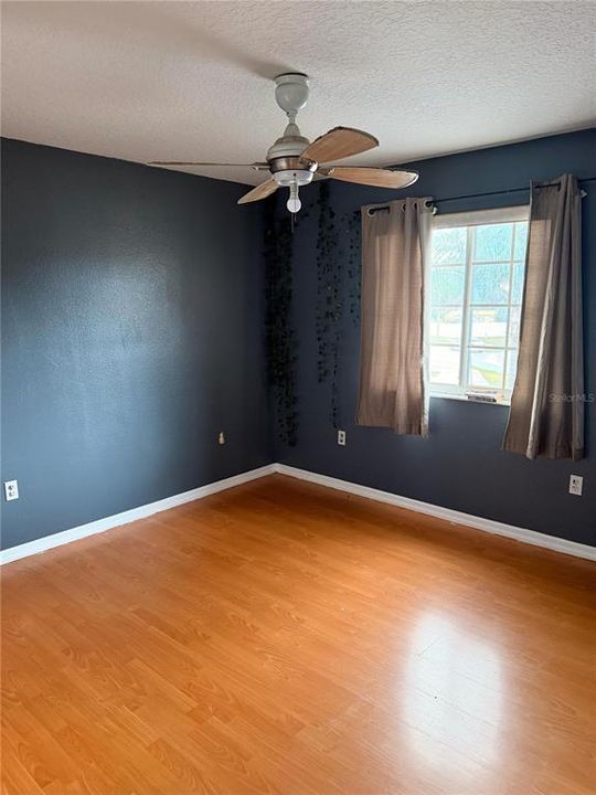 待售: $299,000 (4 贝兹, 2 浴室, 2930 平方英尺)