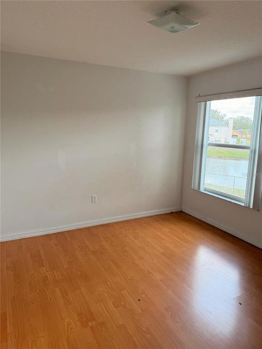 待售: $299,000 (4 贝兹, 2 浴室, 2930 平方英尺)