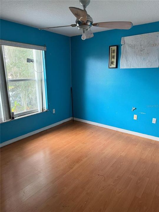 待售: $299,000 (4 贝兹, 2 浴室, 2930 平方英尺)