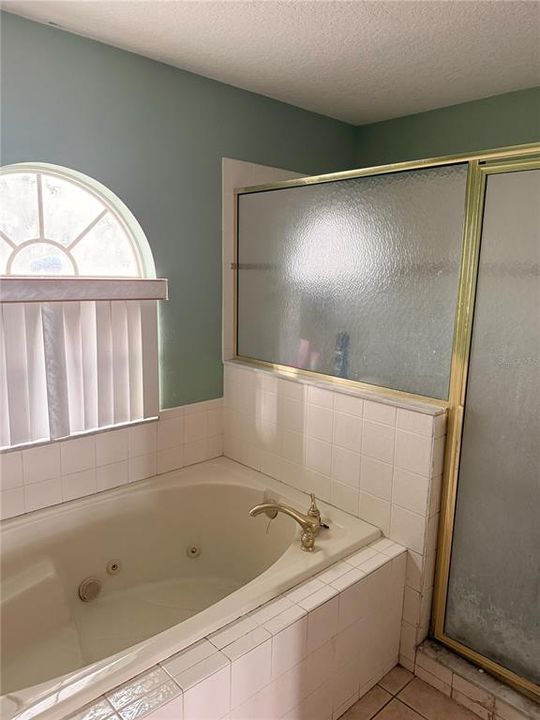 待售: $299,000 (4 贝兹, 2 浴室, 2930 平方英尺)