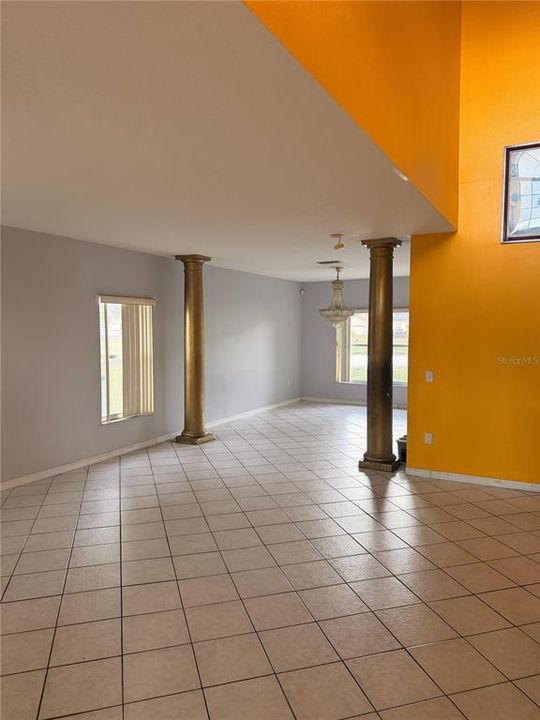 待售: $299,000 (4 贝兹, 2 浴室, 2930 平方英尺)