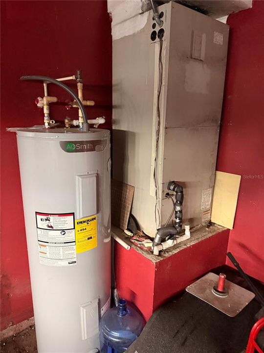 待售: $299,000 (4 贝兹, 2 浴室, 2930 平方英尺)