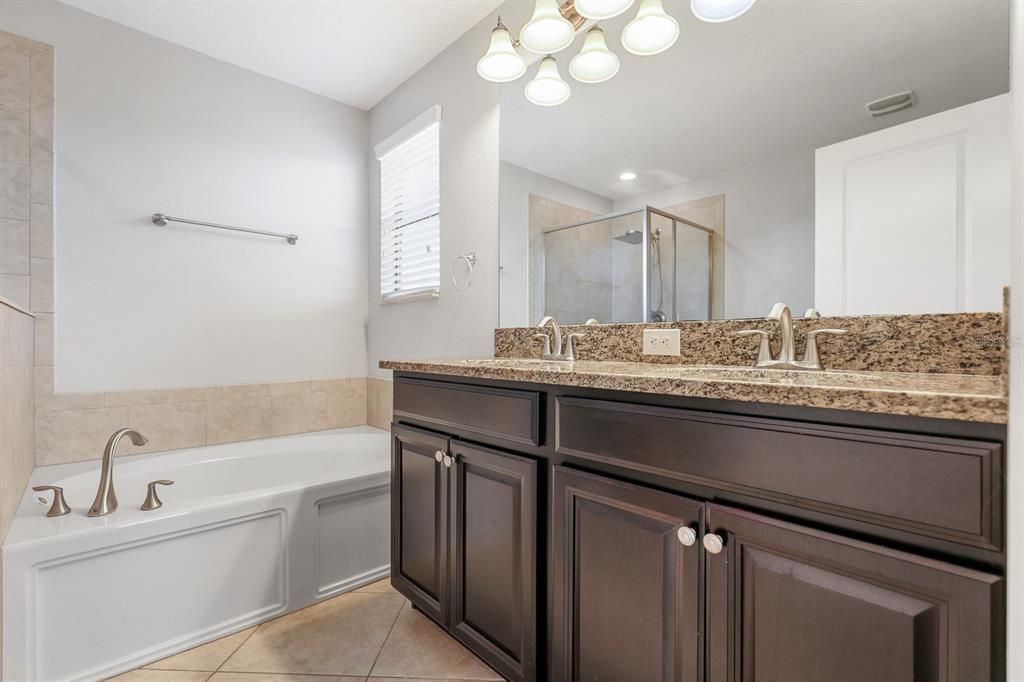 For Rent: $2,395 (3 beds, 2 baths, 1896 Square Feet)