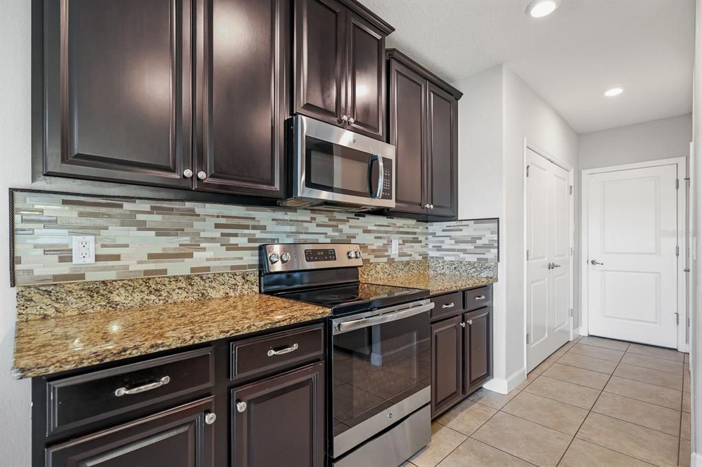 For Rent: $2,395 (3 beds, 2 baths, 1896 Square Feet)