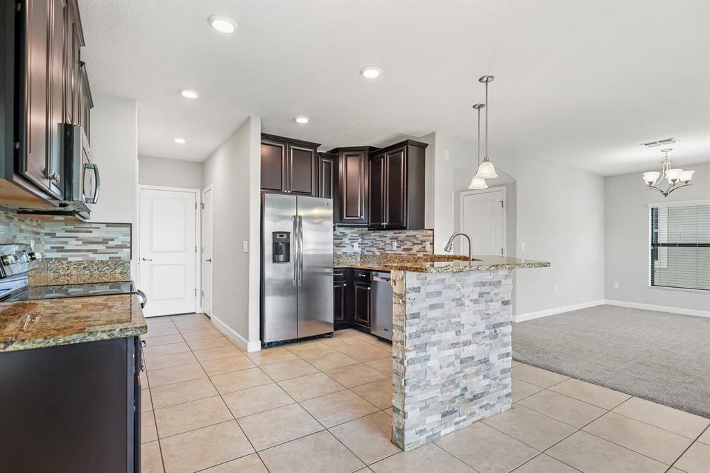 For Rent: $2,395 (3 beds, 2 baths, 1896 Square Feet)