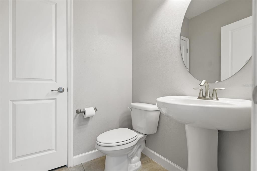 For Rent: $2,395 (3 beds, 2 baths, 1896 Square Feet)