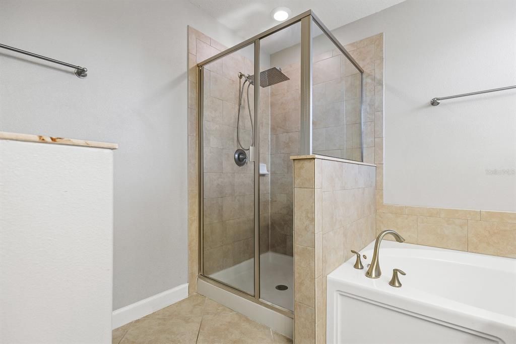 For Rent: $2,395 (3 beds, 2 baths, 1896 Square Feet)