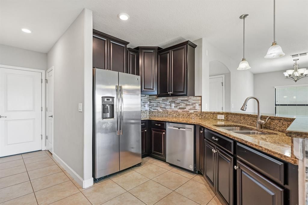 For Rent: $2,395 (3 beds, 2 baths, 1896 Square Feet)