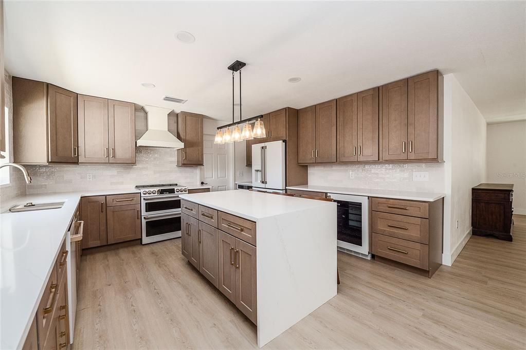 En Venta: $549,900 (3 camas, 2 baños, 1732 Pies cuadrados)