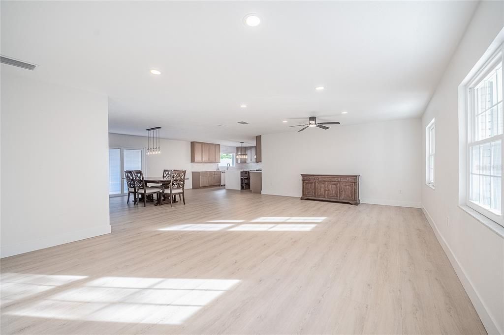 En Venta: $549,900 (3 camas, 2 baños, 1732 Pies cuadrados)