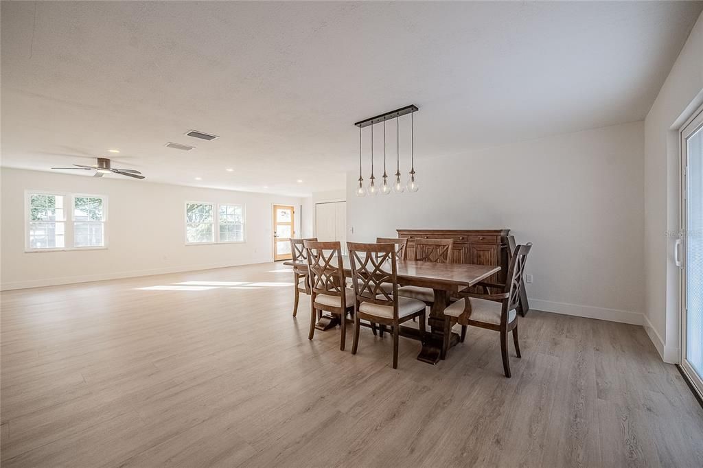 En Venta: $549,900 (3 camas, 2 baños, 1732 Pies cuadrados)