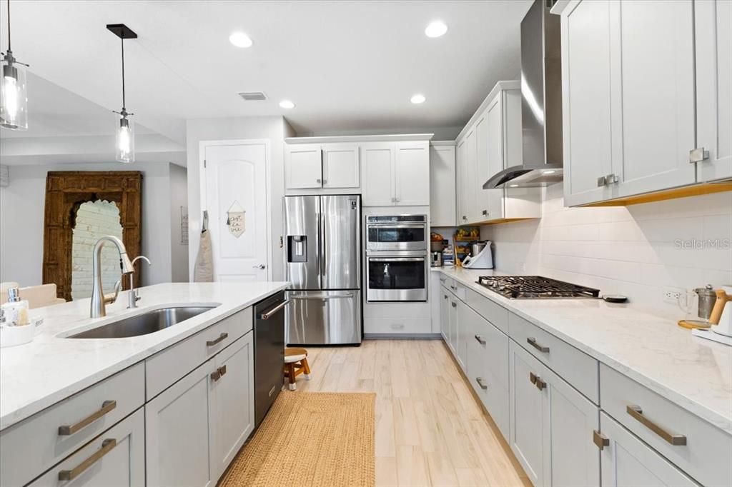 待售: $850,000 (4 贝兹, 3 浴室, 2299 平方英尺)