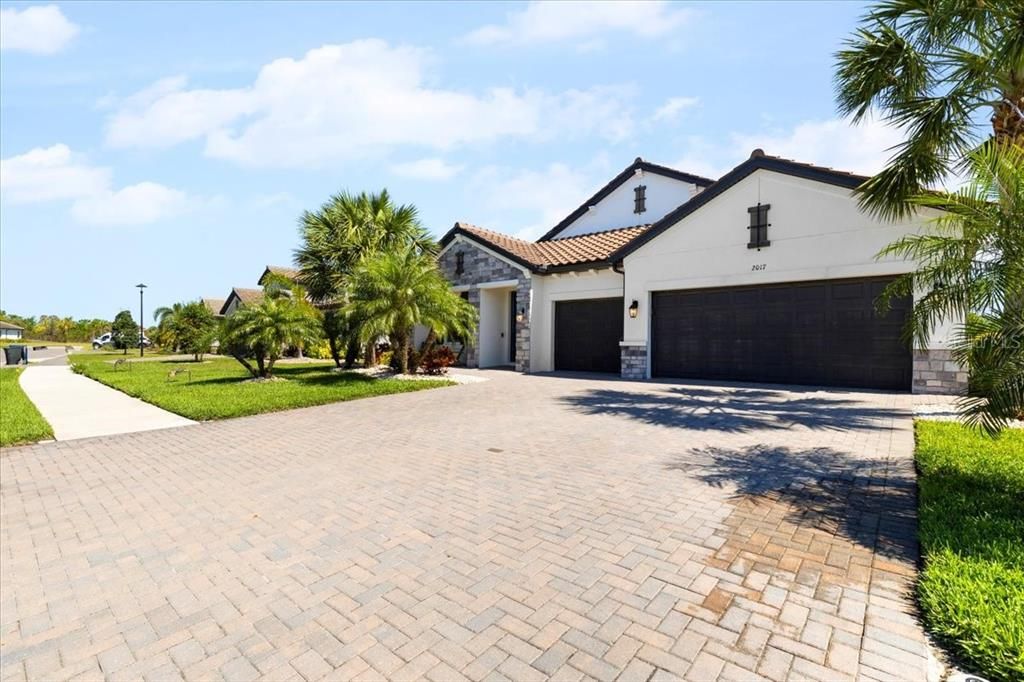 待售: $850,000 (4 贝兹, 3 浴室, 2299 平方英尺)