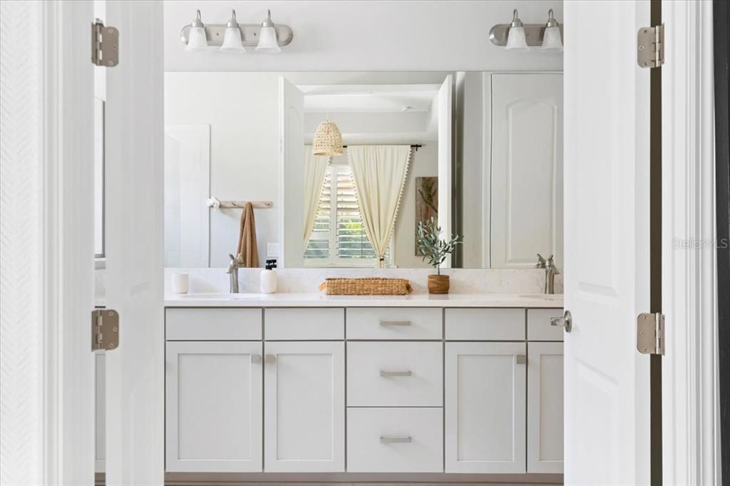 待售: $850,000 (4 贝兹, 3 浴室, 2299 平方英尺)