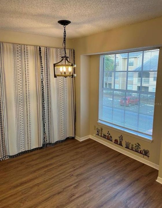 出租: $1,850 (2 贝兹, 2 浴室, 836 平方英尺)