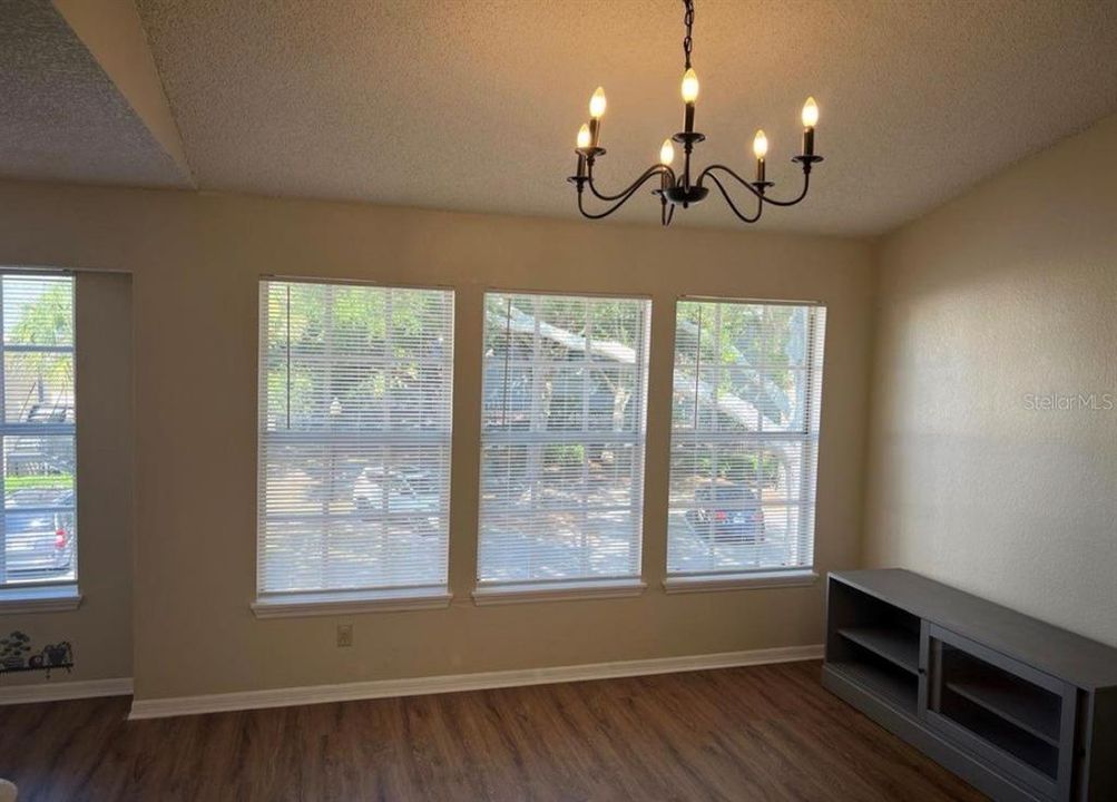 出租: $1,850 (2 贝兹, 2 浴室, 836 平方英尺)