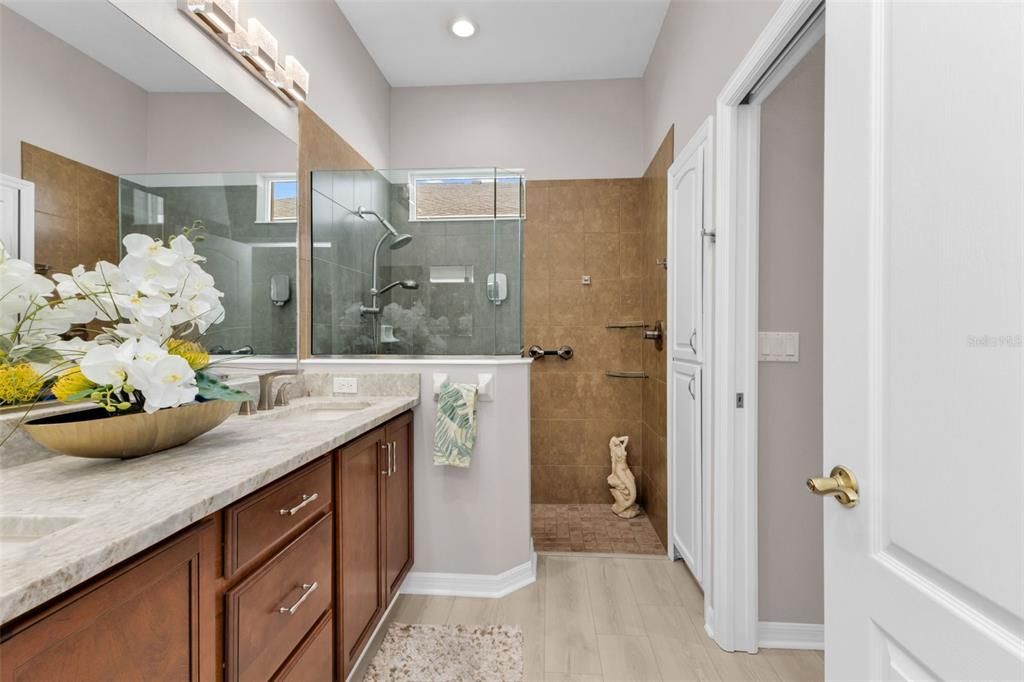 合同活跃: $315,000 (2 贝兹, 2 浴室, 1387 平方英尺)