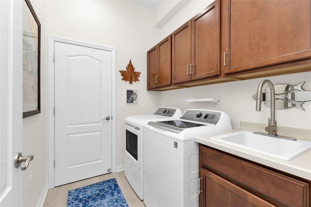 合同活跃: $315,000 (2 贝兹, 2 浴室, 1387 平方英尺)