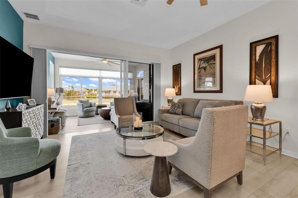 合同活跃: $315,000 (2 贝兹, 2 浴室, 1387 平方英尺)