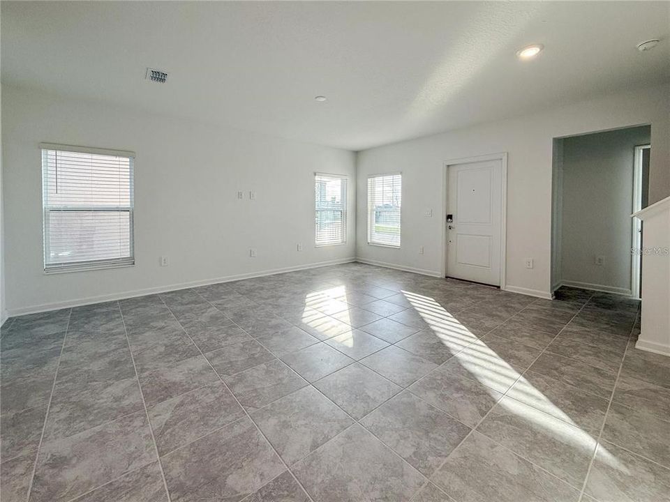 For Rent: $2,550 (3 beds, 2 baths, 1652 Square Feet)