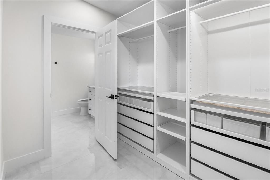 For Sale: $1,100,000 (3 beds, 3 baths, 1951 Square Feet)