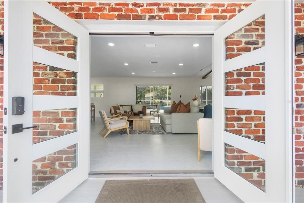 For Sale: $1,100,000 (3 beds, 3 baths, 1951 Square Feet)