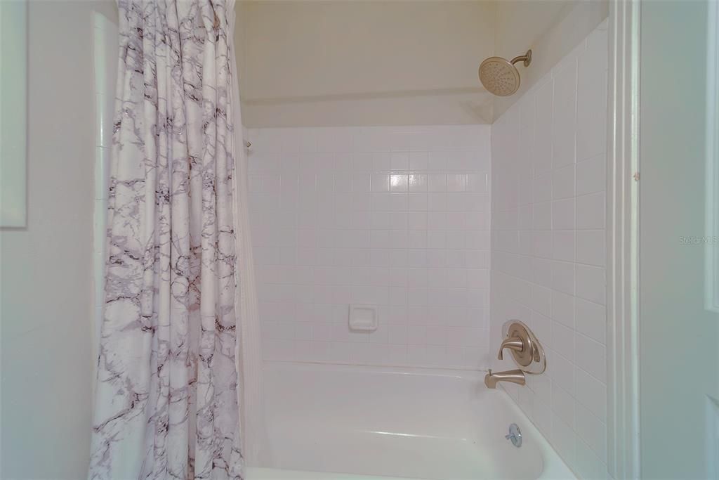 En Venta: $650,000 (3 camas, 2 baños, 1402 Pies cuadrados)