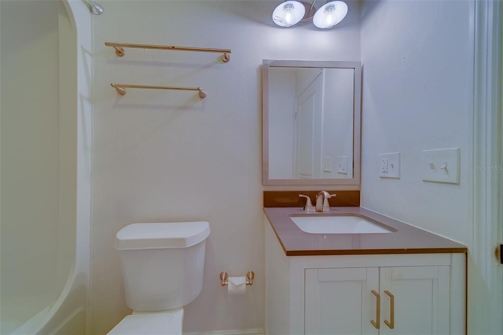 En Venta: $650,000 (3 camas, 2 baños, 1402 Pies cuadrados)