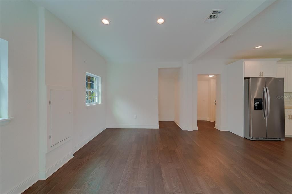 En Venta: $650,000 (3 camas, 2 baños, 1402 Pies cuadrados)