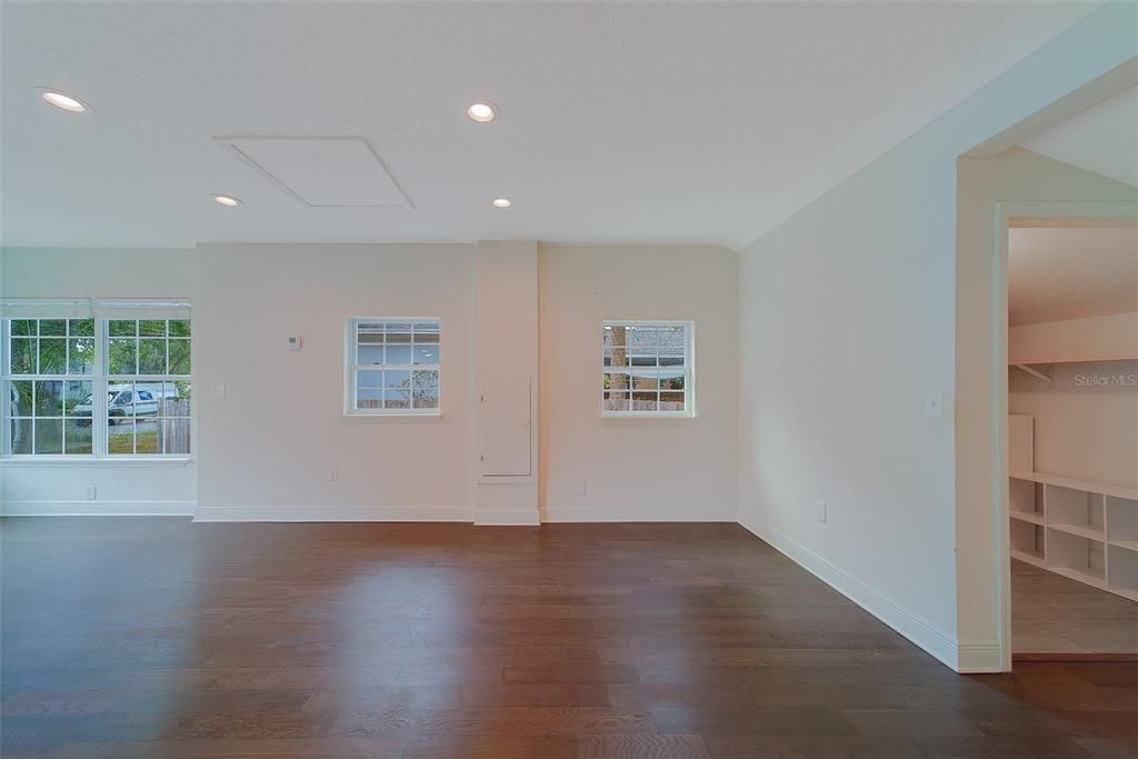 En Venta: $650,000 (3 camas, 2 baños, 1402 Pies cuadrados)