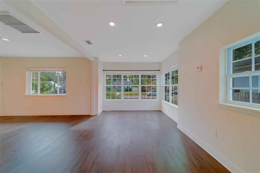 En Venta: $650,000 (3 camas, 2 baños, 1402 Pies cuadrados)