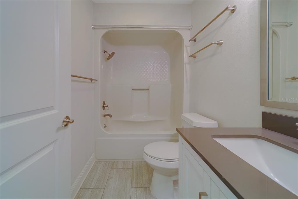 En Venta: $650,000 (3 camas, 2 baños, 1402 Pies cuadrados)