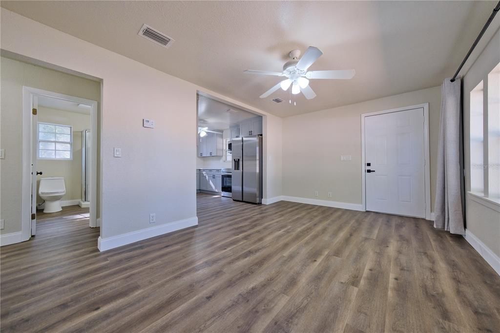 For Sale: $174,900 (2 beds, 1 baths, 672 Square Feet)