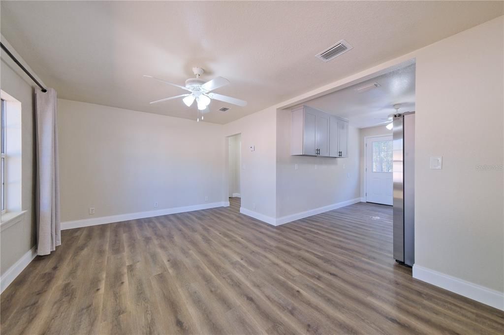 For Sale: $174,900 (2 beds, 1 baths, 672 Square Feet)