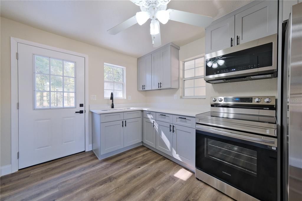 For Sale: $174,900 (2 beds, 1 baths, 672 Square Feet)