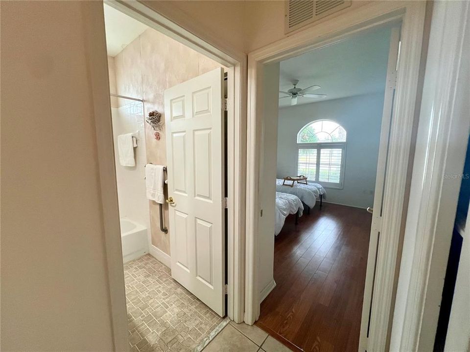 待售: $285,000 (2 贝兹, 2 浴室, 1745 平方英尺)