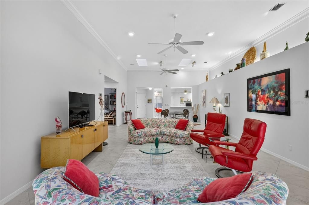 For Sale: $549,500 (2 beds, 2 baths, 2358 Square Feet)