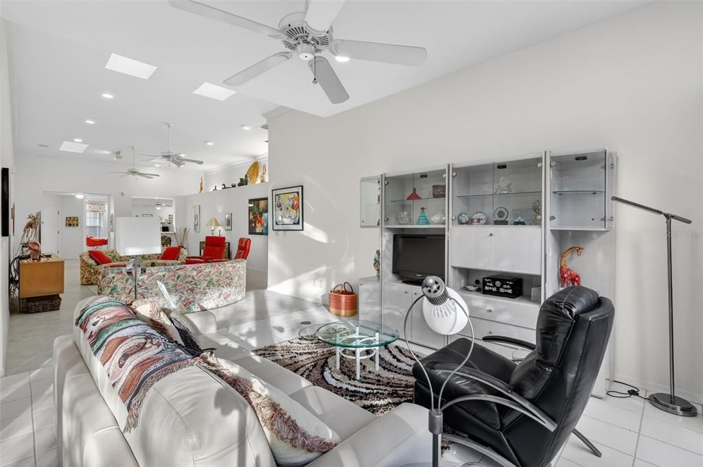 For Sale: $549,500 (2 beds, 2 baths, 2358 Square Feet)