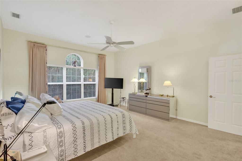 For Sale: $549,500 (2 beds, 2 baths, 2358 Square Feet)