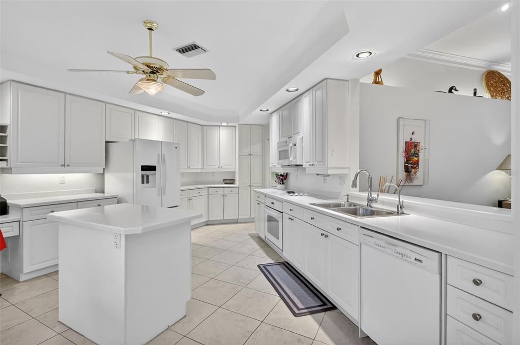 For Sale: $549,500 (2 beds, 2 baths, 2358 Square Feet)