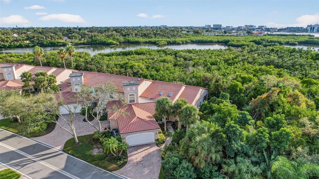 For Sale: $549,500 (2 beds, 2 baths, 2358 Square Feet)