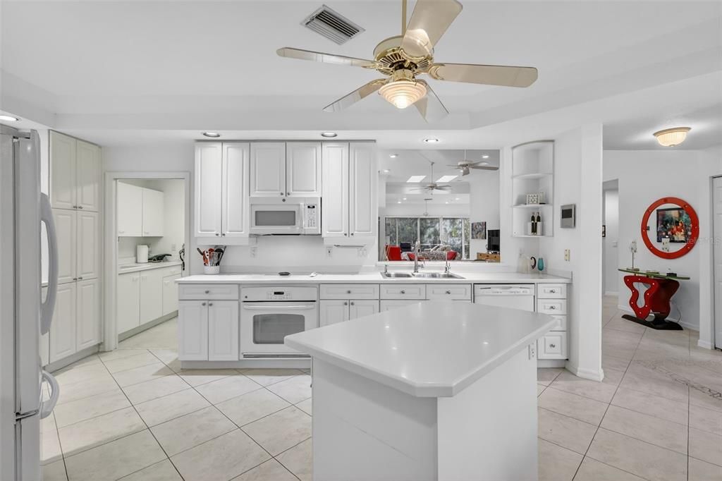 For Sale: $549,500 (2 beds, 2 baths, 2358 Square Feet)