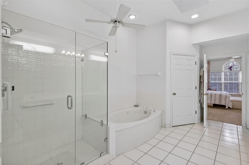 For Sale: $549,500 (2 beds, 2 baths, 2358 Square Feet)