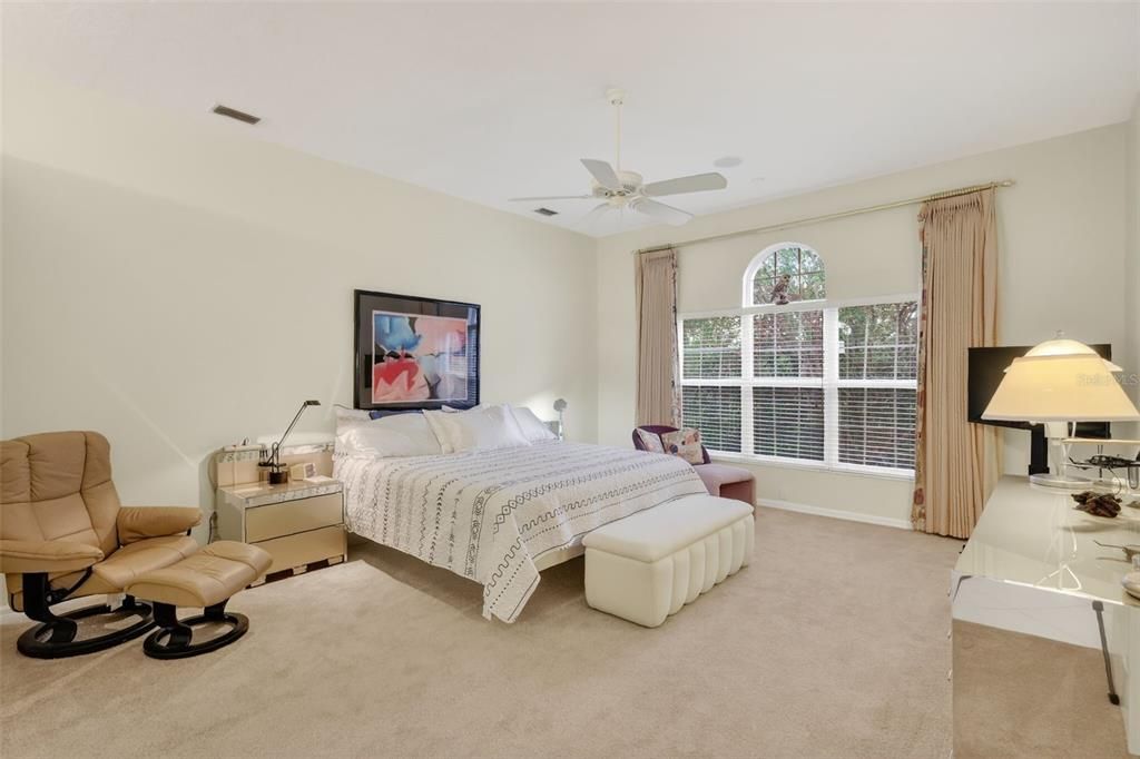 For Sale: $549,500 (2 beds, 2 baths, 2358 Square Feet)