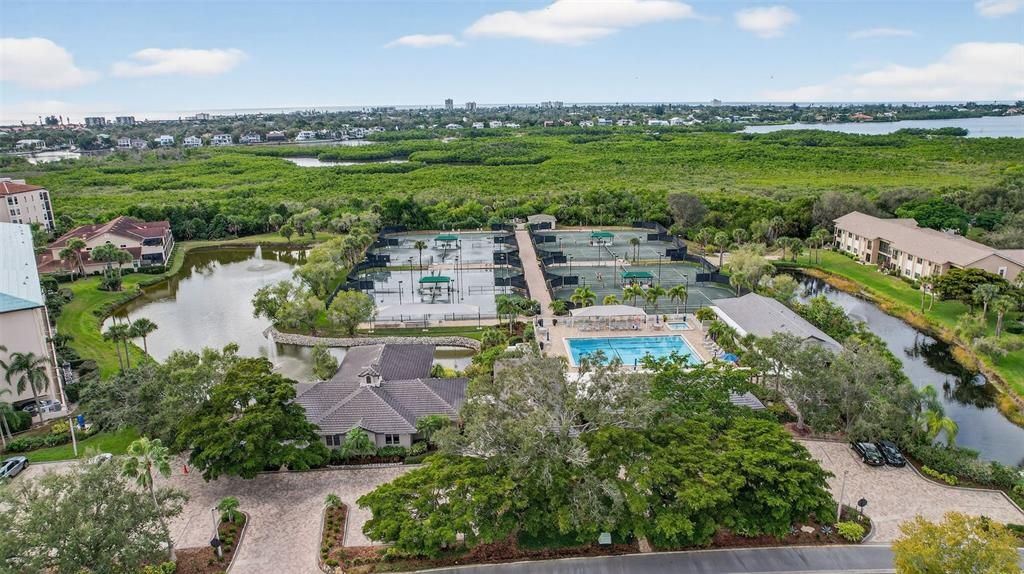 For Sale: $549,500 (2 beds, 2 baths, 2358 Square Feet)