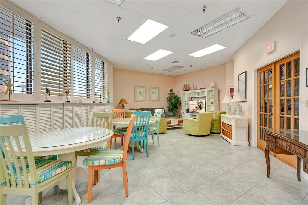 На продажу: $279,000 (2 спален, 2 ванн, 1189 Квадратных фут)