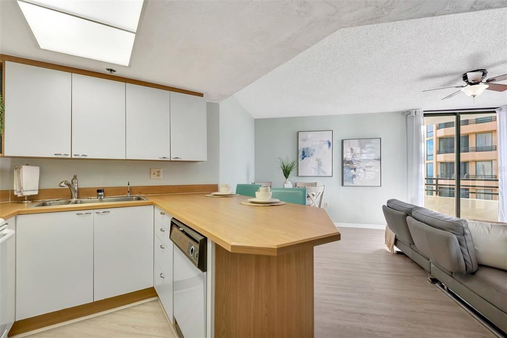 На продажу: $279,000 (2 спален, 2 ванн, 1189 Квадратных фут)