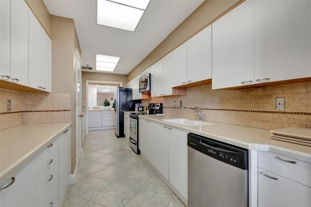 На продажу: $279,000 (2 спален, 2 ванн, 1189 Квадратных фут)