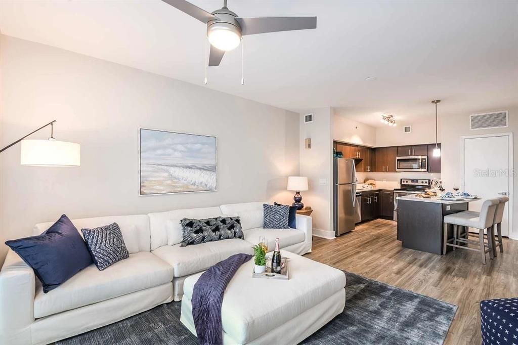 For Rent: $1,615 (1 beds, 1 baths, 638 Square Feet)